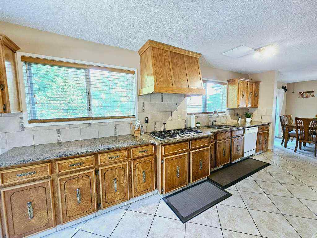 MLS® A2223351 - 916 & 920 6 Street SE in NONE Slave Lake, Residential