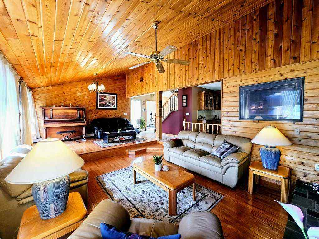 MLS® A2223351 - 916 & 920 6 Street SE in NONE Slave Lake, Residential