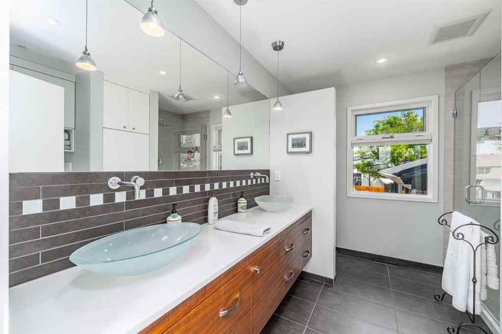 MLS® A2223634 - 2604 11 Avenue NW in St Andrews Heights Calgary, Residential