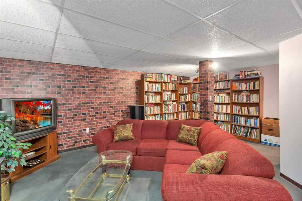 MLS® A2223791 - 33235 Range Road 64   in NONE Rural Mountain View County, Residential