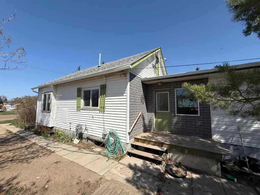 MLS® A2223895 - 221 2 ave E Avenue  in Hanna Hanna, Residential