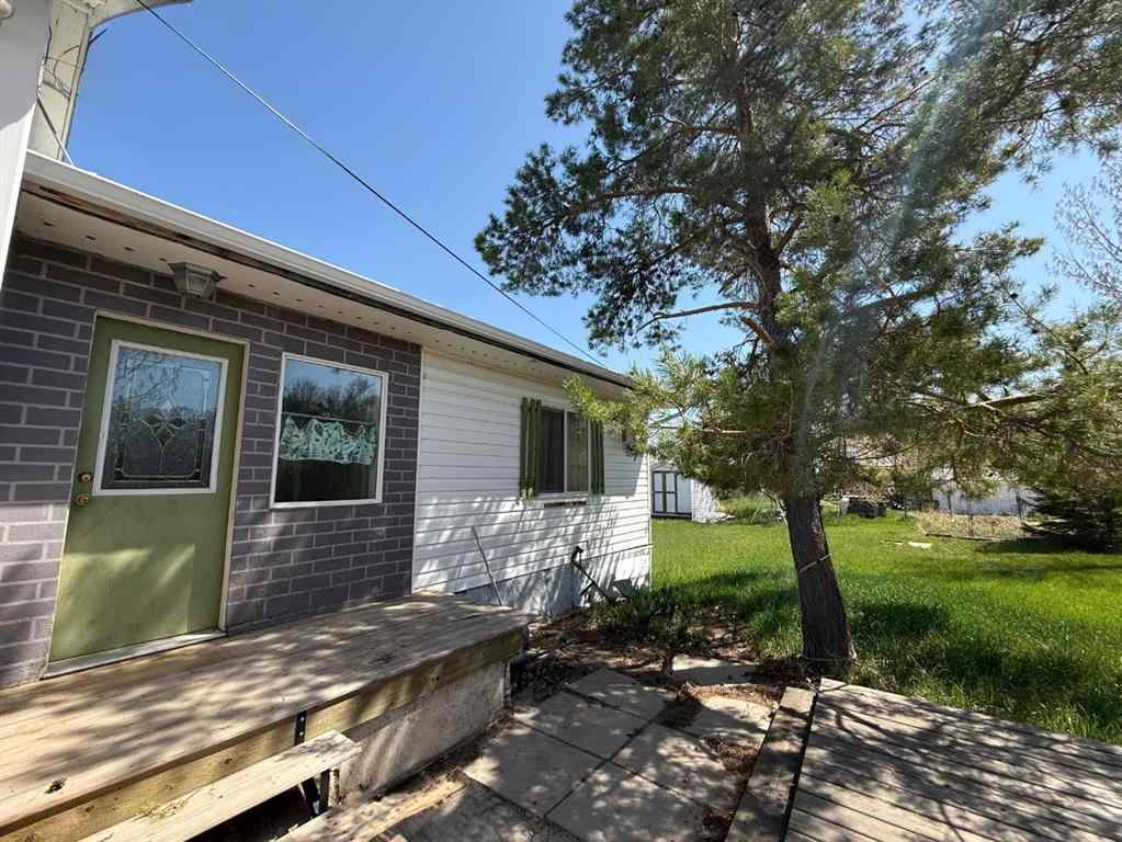 MLS® A2223895 - 221 2 ave E Avenue  in Hanna Hanna, Residential