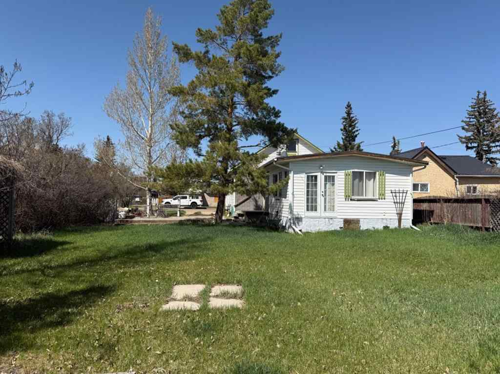 MLS® A2223895 - 221 2 ave E Avenue  in Hanna Hanna, Residential