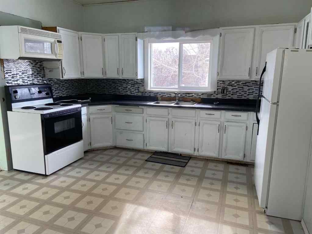 MLS® A2223895 - 221 2 ave E Avenue  in Hanna Hanna, Residential