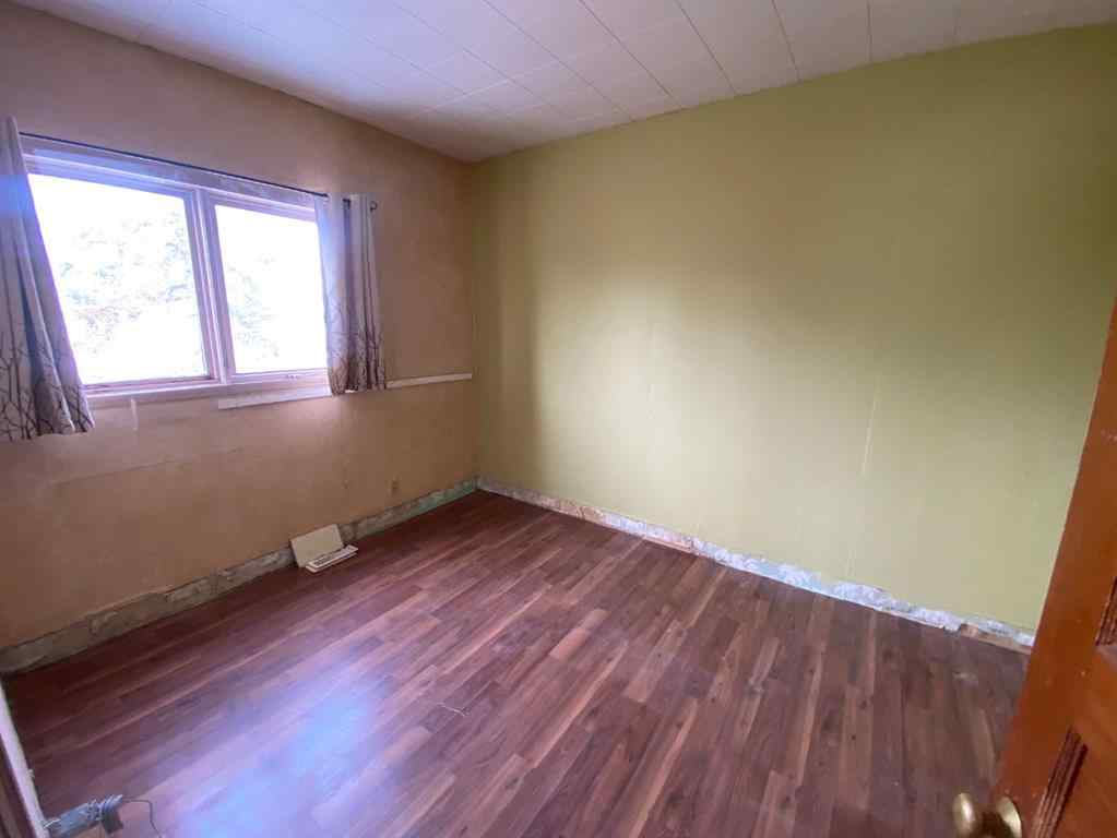MLS® A2223895 - 221 2 ave E Avenue  in Hanna Hanna, Residential