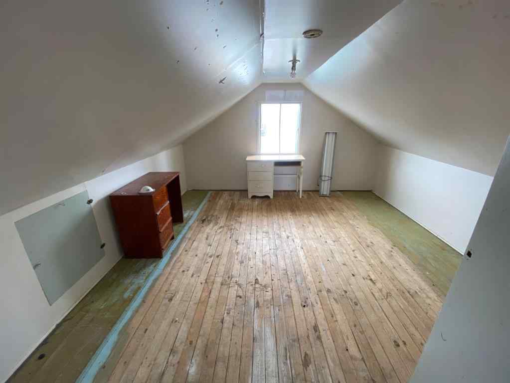 MLS® A2223895 - 221 2 ave E Avenue  in Hanna Hanna, Residential