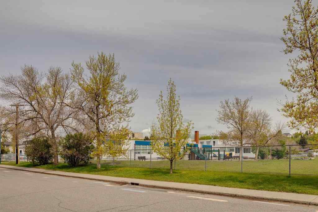 MLS® A2223906 - 3107 5 Avenue NW in Parkdale Calgary, Residential