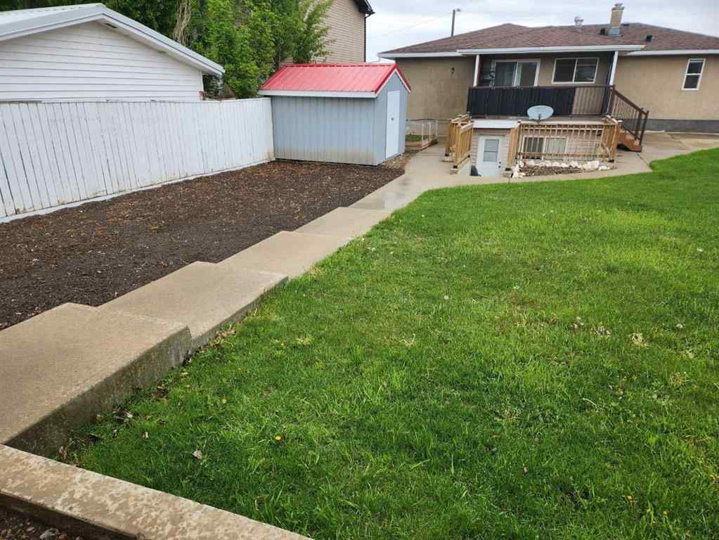 MLS® A2223975 - 1112 44 Avenue N in Legacy Ridge / Hardieville Lethbridge, Residential