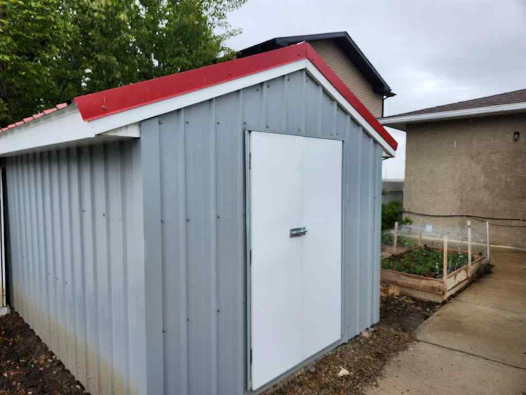 MLS® A2223975 - 1112 44 Avenue N in Legacy Ridge / Hardieville Lethbridge, Residential