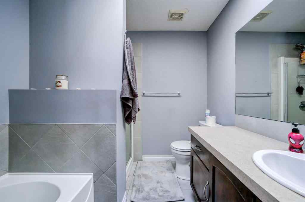 MLS® A2223976 - Unit ##2 221 17 Avenue NE in Tuxedo Park Calgary, Residential