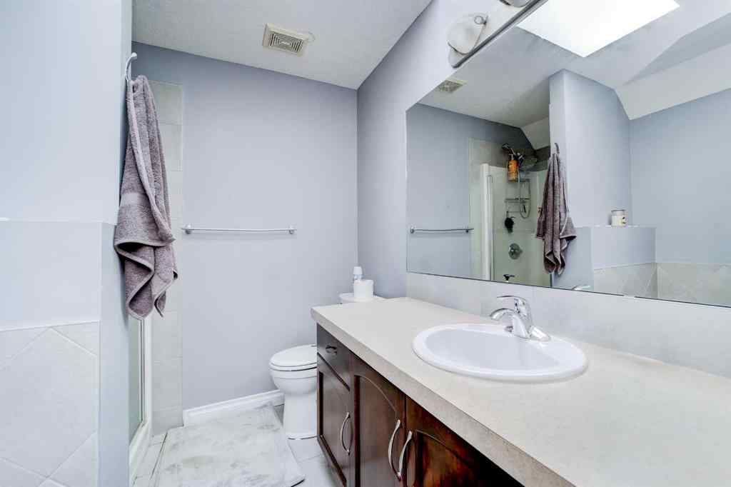 MLS® A2223976 - Unit ##2 221 17 Avenue NE in Tuxedo Park Calgary, Residential