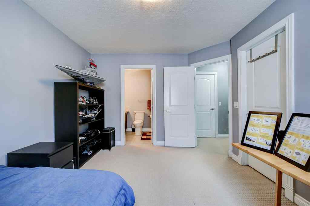 MLS® A2223976 - Unit ##2 221 17 Avenue NE in Tuxedo Park Calgary, Residential