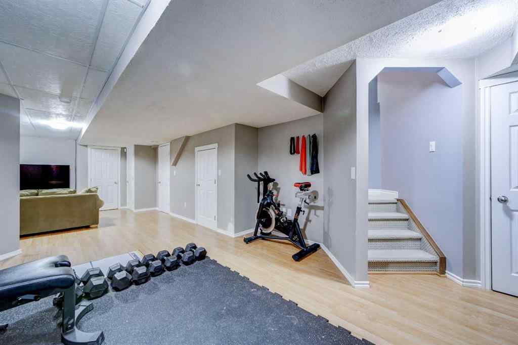 MLS® A2223976 - Unit ##2 221 17 Avenue NE in Tuxedo Park Calgary, Residential