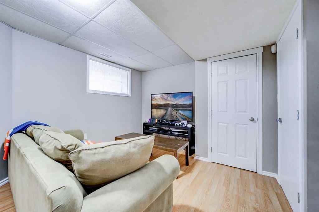 MLS® A2223976 - Unit ##2 221 17 Avenue NE in Tuxedo Park Calgary, Residential