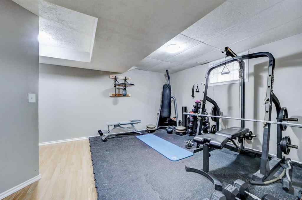 MLS® A2223976 - Unit ##2 221 17 Avenue NE in Tuxedo Park Calgary, Residential