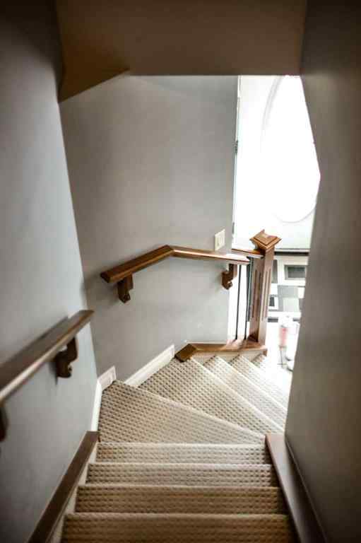 MLS® A2223976 - Unit ##2 221 17 Avenue NE in Tuxedo Park Calgary, Residential