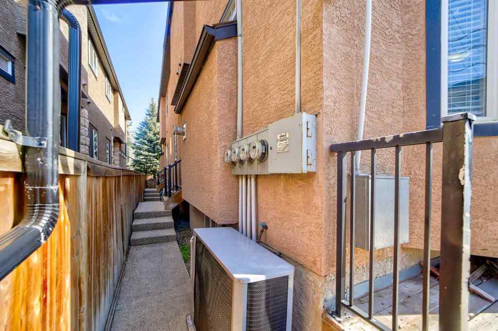 MLS® A2223976 - Unit ##2 221 17 Avenue NE in Tuxedo Park Calgary, Residential