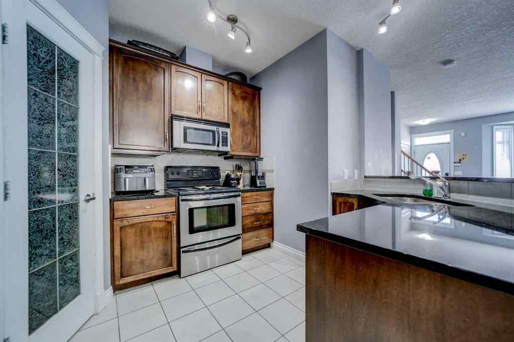 MLS® A2223976 - Unit ##2 221 17 Avenue NE in Tuxedo Park Calgary, Residential
