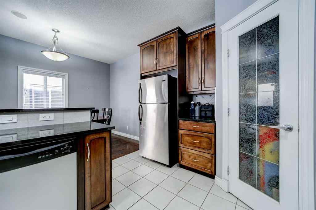 MLS® A2223976 - Unit ##2 221 17 Avenue NE in Tuxedo Park Calgary, Residential