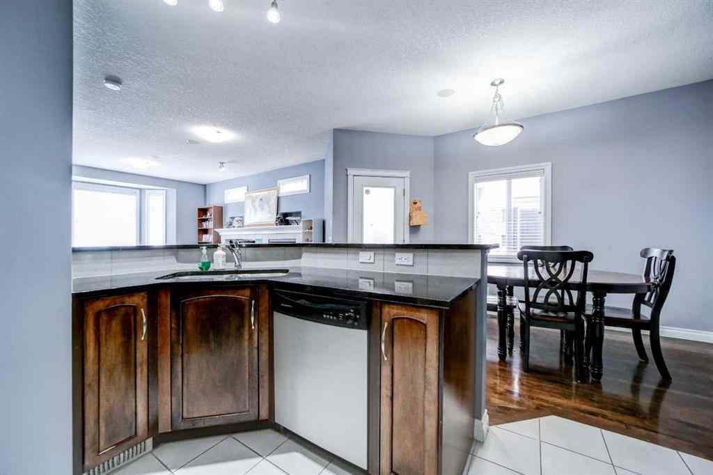 MLS® A2223976 - Unit ##2 221 17 Avenue NE in Tuxedo Park Calgary, Residential