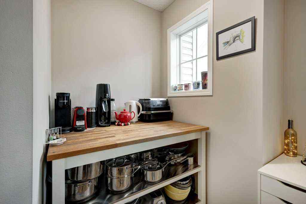 MLS® A2223980 - 450 Elgin Gardens SE in McKenzie Towne Calgary, Residential