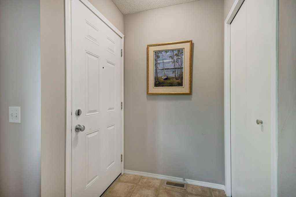 MLS® A2223980 - 450 Elgin Gardens SE in McKenzie Towne Calgary, Residential