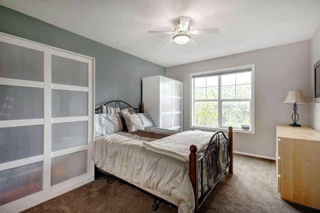 MLS® A2223980 - 450 Elgin Gardens SE in McKenzie Towne Calgary, Residential