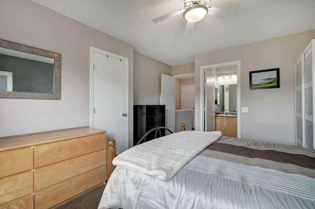 MLS® A2223980 - 450 Elgin Gardens SE in McKenzie Towne Calgary, Residential