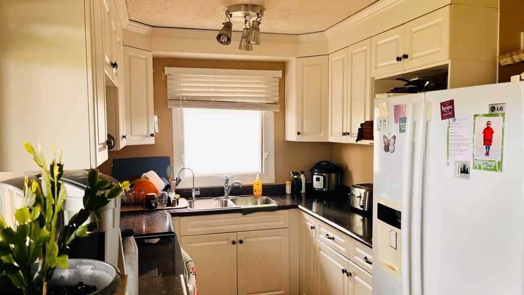 MLS® A2224186 - 330 3rd Avenue E in NONE Bow Island, Residential