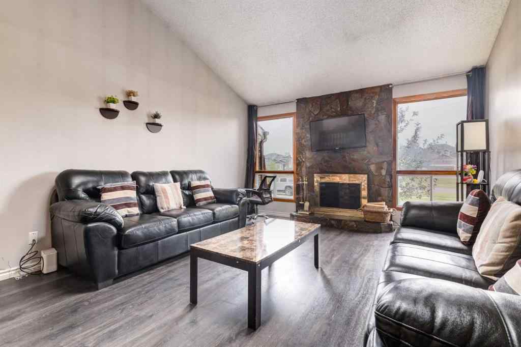 MLS® A2224200 - 91 Castleridge Crescent NE in Castleridge Calgary, Residential