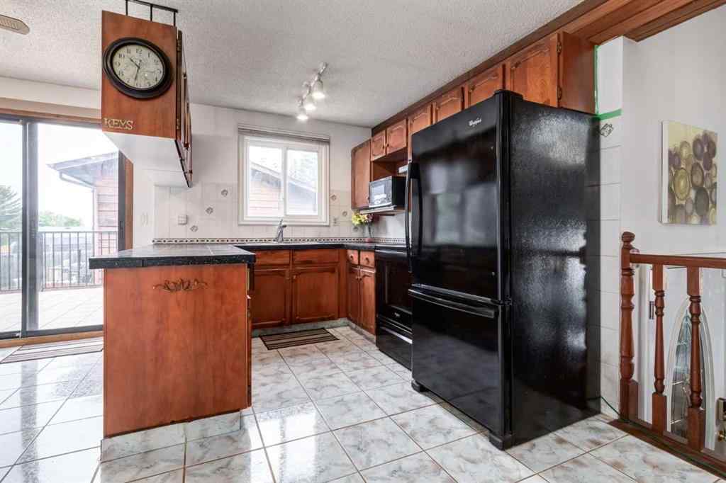 MLS® A2224200 - 91 Castleridge Crescent NE in Castleridge Calgary, Residential