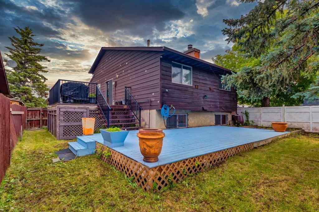 MLS® A2224200 - 91 Castleridge Crescent NE in Castleridge Calgary, Residential