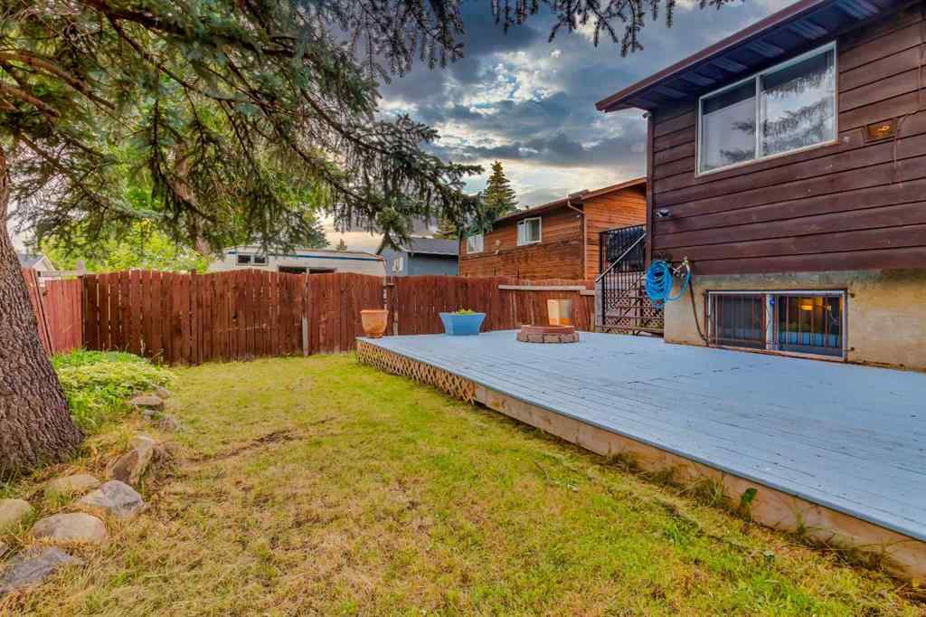 MLS® A2224200 - 91 Castleridge Crescent NE in Castleridge Calgary, Residential