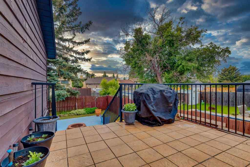 MLS® A2224200 - 91 Castleridge Crescent NE in Castleridge Calgary, Residential