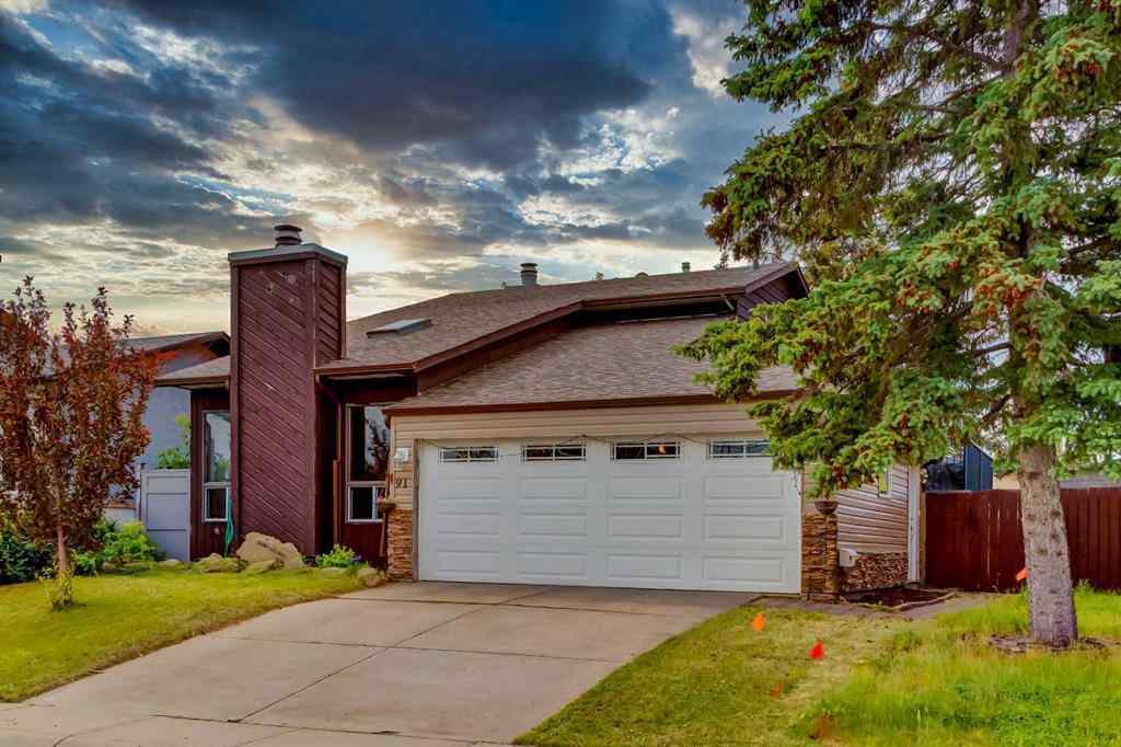 MLS® A2224200 - 91 Castleridge Crescent NE in Castleridge Calgary, Residential