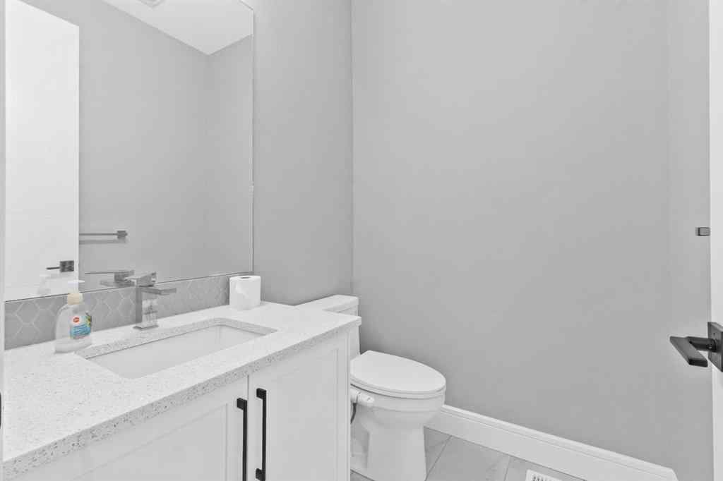 MLS® A2224202 - 247 Kinniburgh Place  in Kinniburgh North Chestermere, Residential