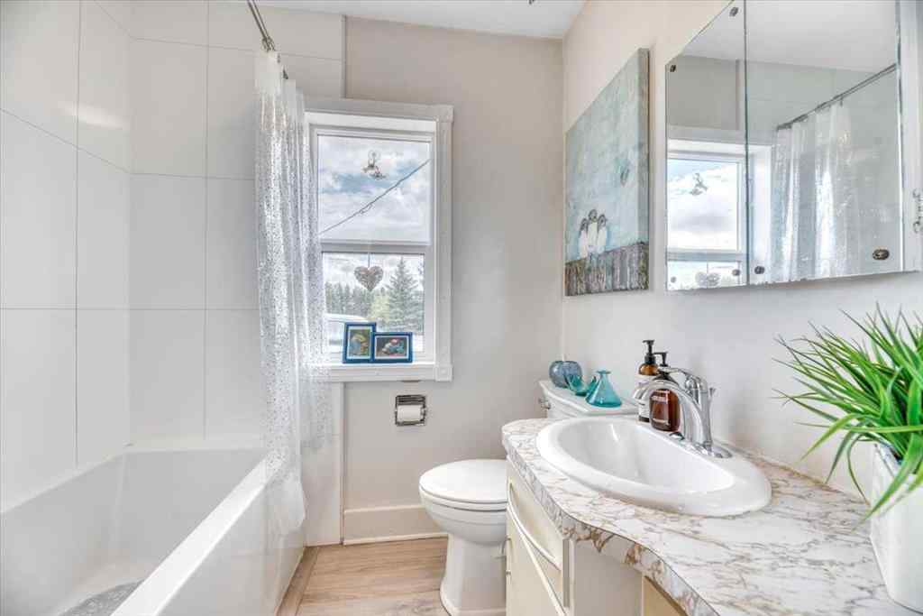MLS® A2224290 - 204069 Township Road 262   in NONE Rural Wheatland County, Residential