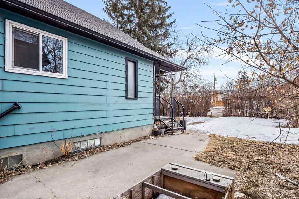 MLS® A2224301 - 6152 Bowwood Drive NW in Bowness Calgary, Residential