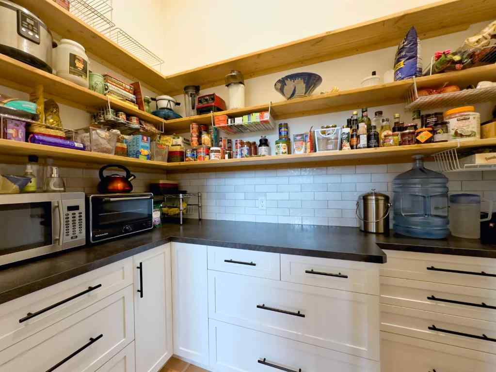 MLS® A2224330 - 7808 17 Avenue  in NONE Coleman, Commercial