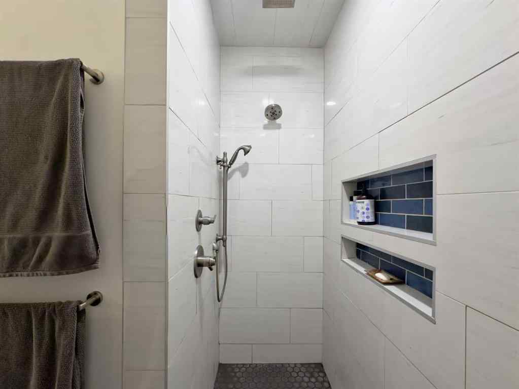 MLS® A2224330 - 7808 17 Avenue  in NONE Coleman, Commercial