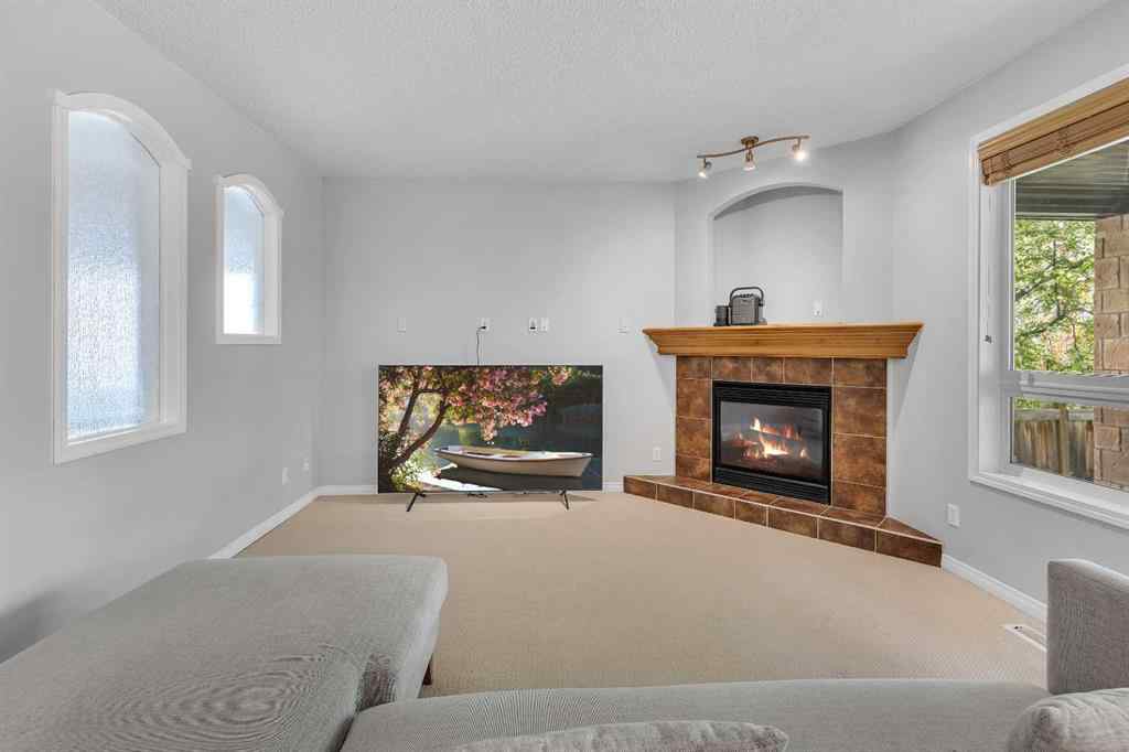MLS® A2224331 - 40 Crestmont Way SW in Crestmont Calgary, Residential