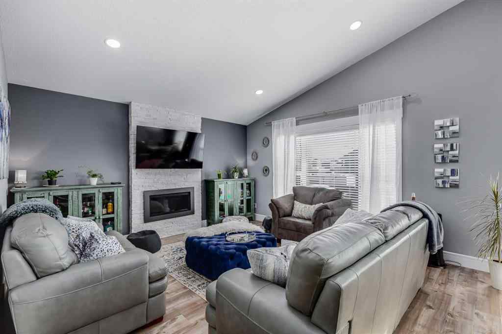 MLS® A2224422 - 27 Henderson Crescent NW in Hawkridge Estates Penhold, Residential
