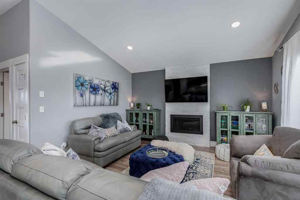 MLS® A2224422 - 27 Henderson Crescent NW in Hawkridge Estates Penhold, Residential