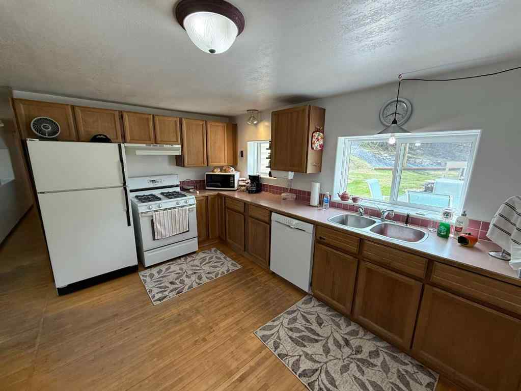 MLS® A2224505 - 4924 51 Street  in Cadomin Cadomin, Residential