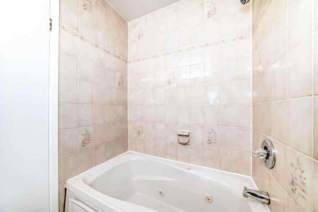 MLS® A2224514 - Unit #2 1516 11 Avenue SW in Sunalta Calgary, Residential