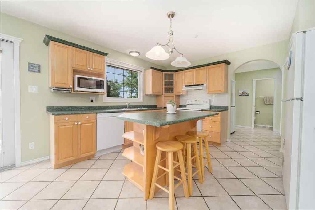 MLS® A2224743 - 4612 50 Avenue  in NONE Taber, Residential