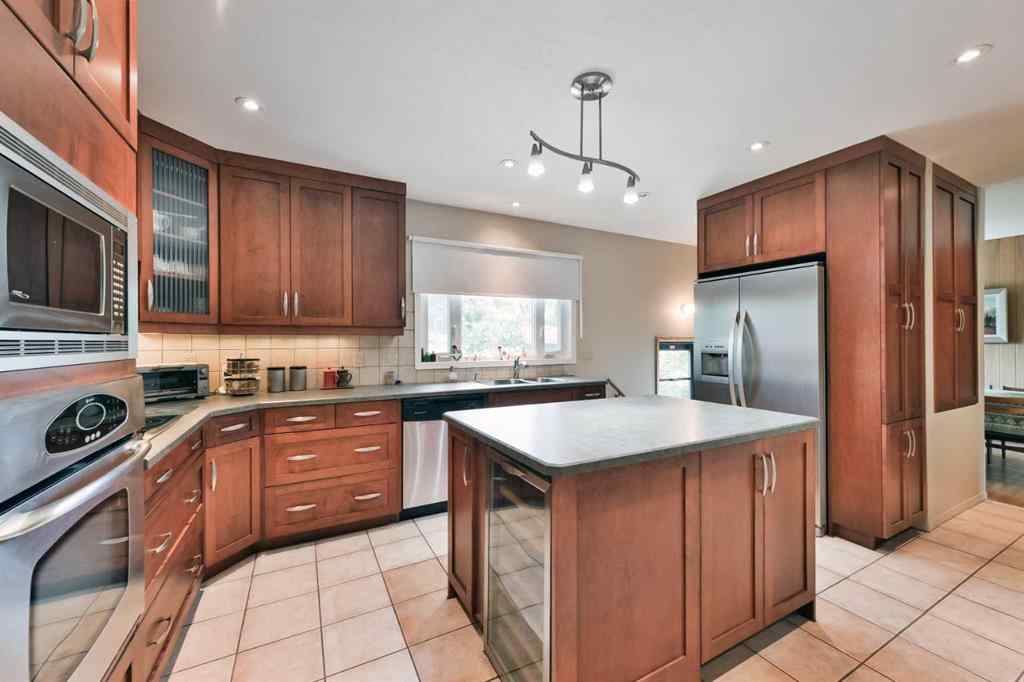 MLS® A2224779 - 5712 Layzell Road SW in North Glenmore Park Calgary, Residential