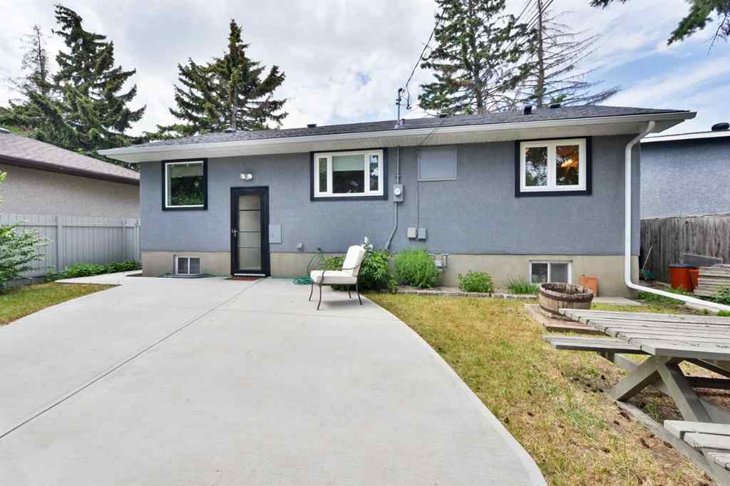 MLS® A2224779 - 5712 Layzell Road SW in North Glenmore Park Calgary, Residential