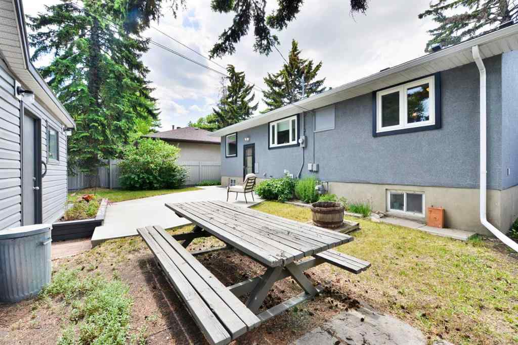 MLS® A2224779 - 5712 Layzell Road SW in North Glenmore Park Calgary, Residential