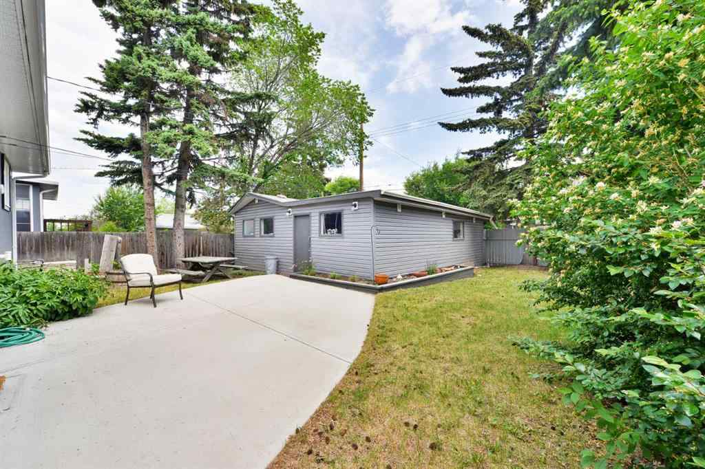 MLS® A2224779 - 5712 Layzell Road SW in North Glenmore Park Calgary, Residential